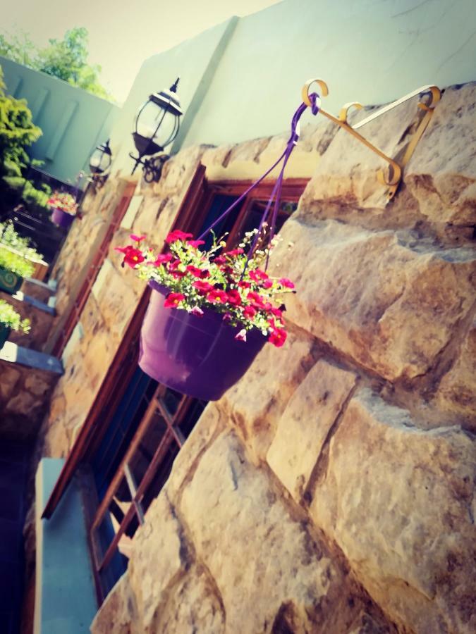 Gypsy Guest House Clarens Bagian luar foto